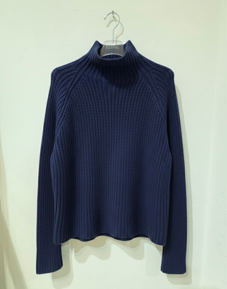 Maglione a coste collo alto